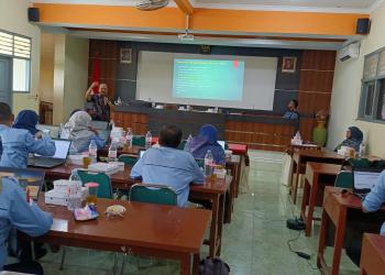 Pelatihan dan Pendampingan Guru Guru IPS dalam pengembangan Bahan Ajar Digital